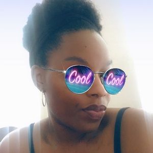 Meet your Posher, Ebony